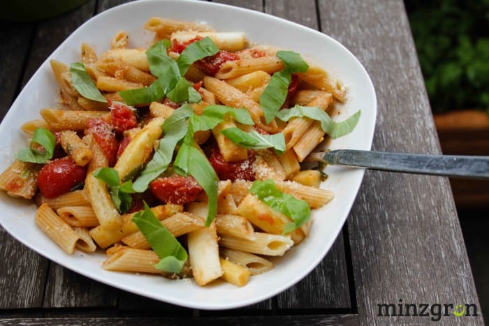 Schnelle Spargel-Pasta - minzgrün