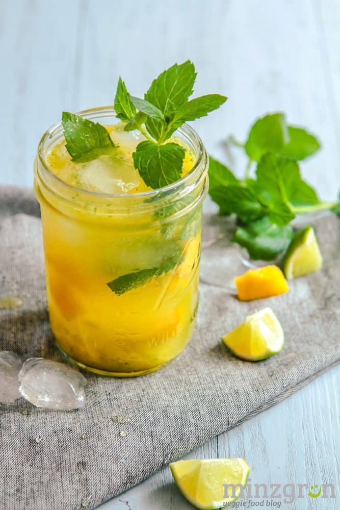 Alkoholfreier Mango-Mojito - minzgrün
