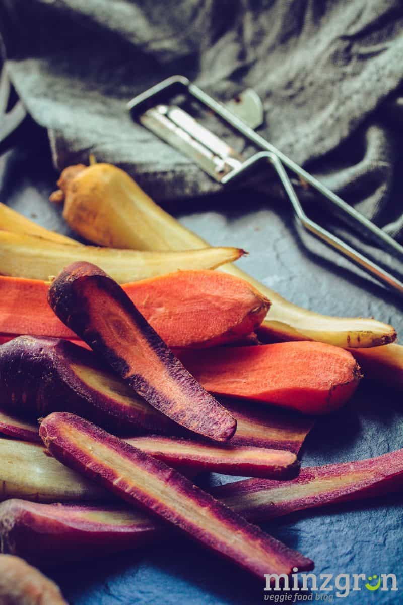 Bunte Möhren-Zucchini-Quiche mit Kräuterfrischkäse - minzgrün