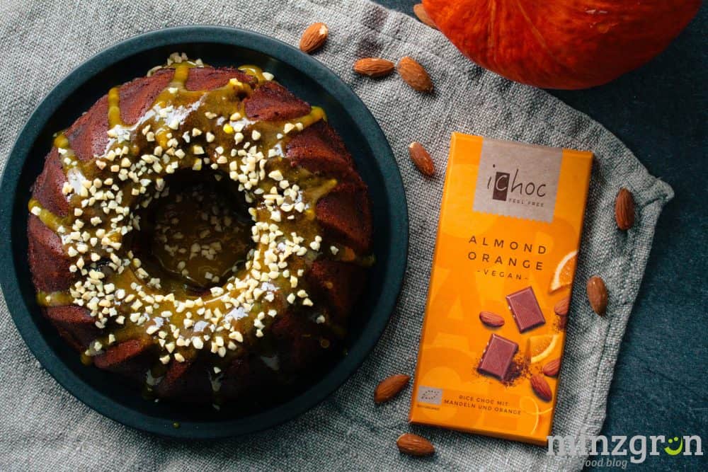 Kürbis-Marmorkuchen mit Orangenguss (vegan) - minzgrün